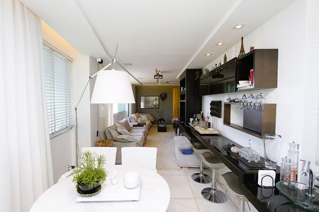 Apartamento à venda com 130m², 3 quartos e 3 vagasSala