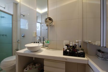 Apartamento à venda com 130m², 3 quartos e 3 vagasBanheiro da Suíte 1