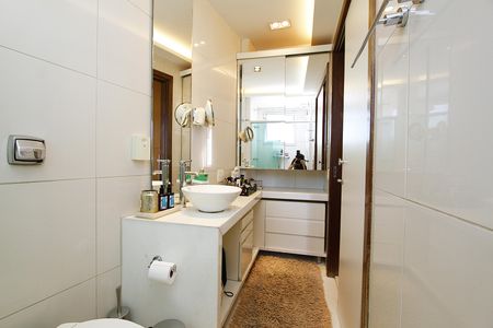 Apartamento à venda com 130m², 3 quartos e 3 vagasBanheiro da Suíte 1