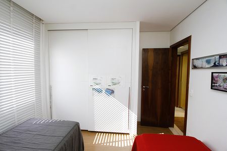 Apartamento à venda com 130m², 3 quartos e 3 vagasQuarto 2