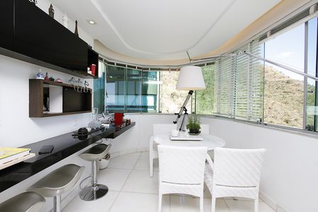 Apartamento à venda com 130m², 3 quartos e 3 vagasSala