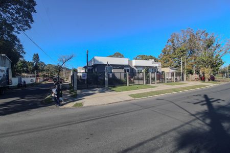 Fachada de casa para alugar com 3 quartos, 70m² em Guarujá, Porto Alegre