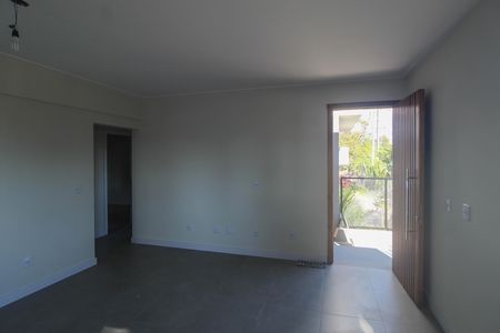 Sala de casa para alugar com 3 quartos, 70m² em Guarujá, Porto Alegre