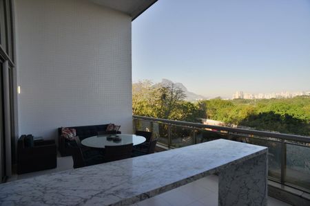 Apartamento para alugar com 399m², 4 quartos e 3 vagas