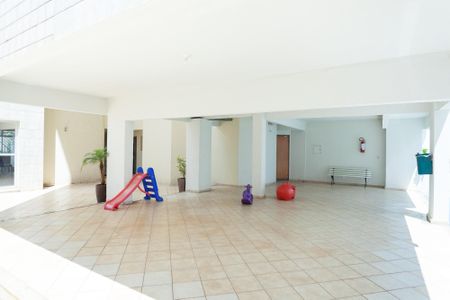 Apartamento para alugar com 100m², 3 quartos e 2 vagas Apartamento para alugar com 100m², 3 quartos e 2 vagasÁrea comum - Playground
