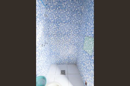banheiro de kitnet/studio para alugar com 1 quarto, 25m² em Planalto, Belo Horizonte