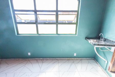 Quarto / sala de kitnet/studio para alugar com 1 quarto, 25m² em Planalto, Belo Horizonte