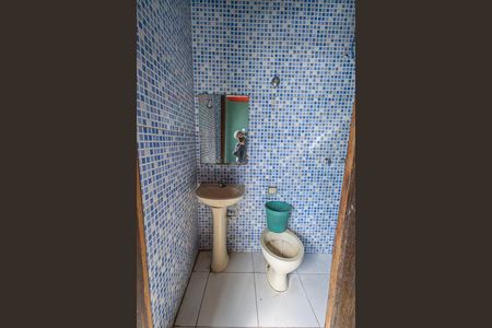 banheiro de kitnet/studio para alugar com 1 quarto, 25m² em Planalto, Belo Horizonte