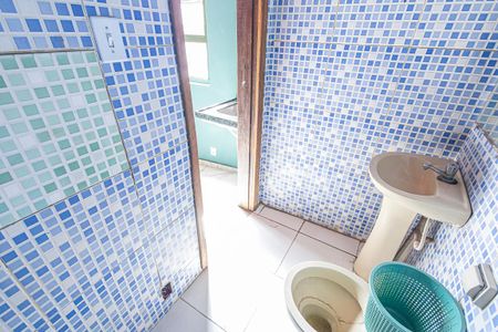 banheiro de kitnet/studio para alugar com 1 quarto, 25m² em Planalto, Belo Horizonte