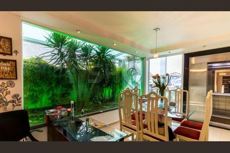 Casa à venda com 3 quartos, 600m² em Jardim Guapira, São Paulo