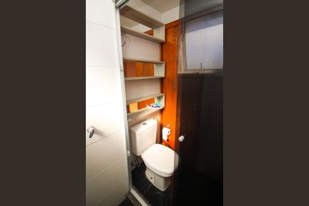 Banheiro de apartamento para alugar com 1 quarto, 31m² em Menino Deus, Porto Alegre
