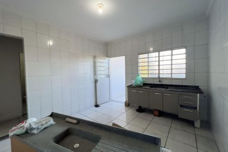 Casa para alugar com 117m², 2 quartos e 2 vagasCozinha