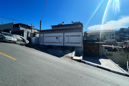 Fachada de casa para alugar com 1 quarto, 24m² em Jardim Cotia, Cotia