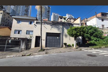 Casa à venda com 150m², 3 quartos e 4 vagas Casa à venda com 150m², 3 quartos e 4 vagasFachada