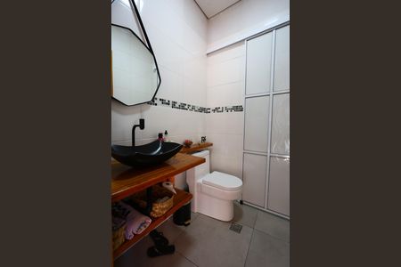 Banheiro de casa à venda com 3 quartos, 150m² em Jardim das Palmas, São Paulo