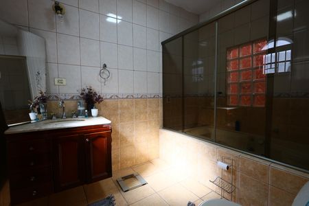 Casa à venda com 150m², 3 quartos e 4 vagas Casa à venda com 150m², 3 quartos e 4 vagasBanheiro da Suíte