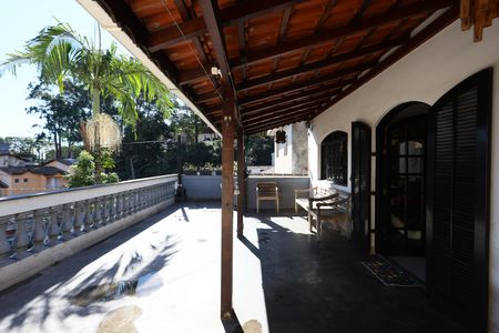 Casa à venda com 150m², 3 quartos e 4 vagas Casa à venda com 150m², 3 quartos e 4 vagasVaranda