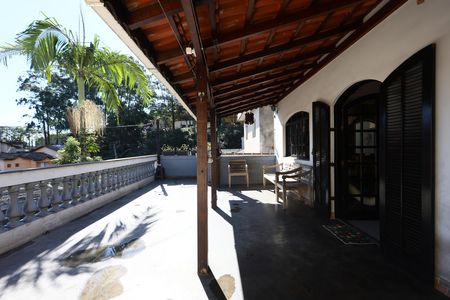 Casa à venda com 150m², 3 quartos e 4 vagas Casa à venda com 150m², 3 quartos e 4 vagasVaranda