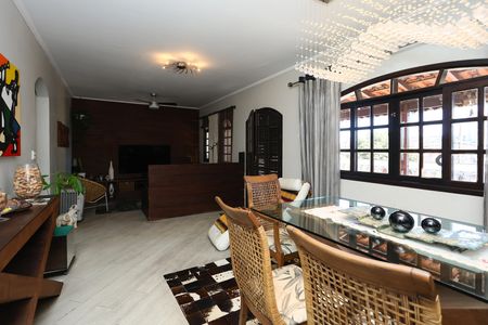 Casa à venda com 150m², 3 quartos e 4 vagas Casa à venda com 150m², 3 quartos e 4 vagassala