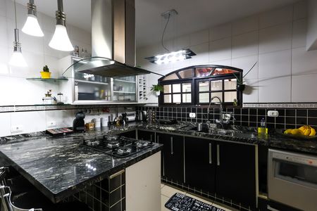 Casa à venda com 150m², 3 quartos e 4 vagas Casa à venda com 150m², 3 quartos e 4 vagascozinha