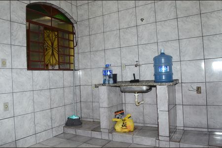 Cozinha e Área de Serviço de casa para alugar com 1 quarto, 40m² em Maria Goretti, Belo Horizonte