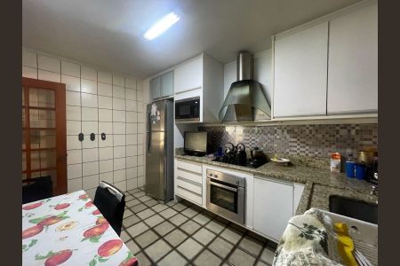 Apartamento à venda com 240m², 3 quartos e 2 vagas