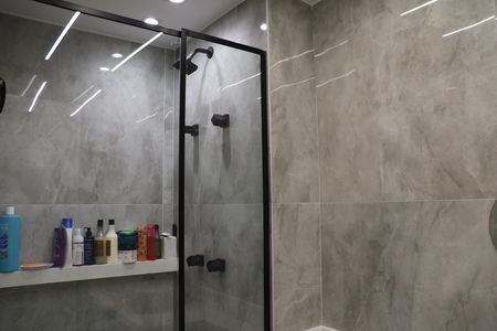 Apartamento à venda com 60m², 2 quartos e 1 vaga Apartamento à venda com 60m², 2 quartos e 1 vagaBanheiro da Suíte