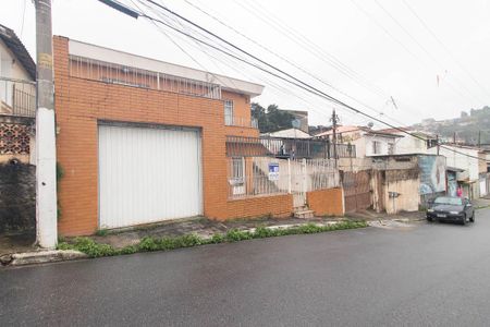 Fachada de casa à venda com 3 quartos, 250m² em Jardim Tremembe, São Paulo