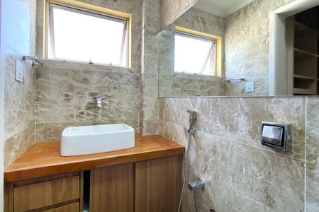 Apartamento à venda com 280m², 4 quartos e 3 vagas Apartamento à venda com 280m², 4 quartos e 3 vagasBanheiro da Suíte
