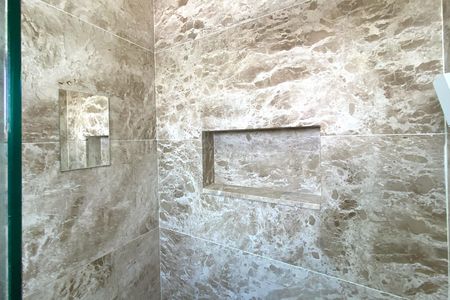 Apartamento à venda com 280m², 4 quartos e 3 vagas Apartamento à venda com 280m², 4 quartos e 3 vagasBanheiro da Suíte