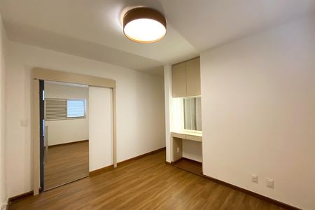Apartamento à venda com 280m², 4 quartos e 3 vagas Apartamento à venda com 280m², 4 quartos e 3 vagasSuite 1