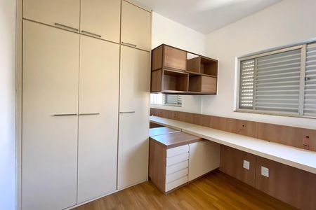 Apartamento à venda com 280m², 4 quartos e 3 vagas Apartamento à venda com 280m², 4 quartos e 3 vagasQuarto 4