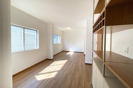 Apartamento à venda com 280m², 4 quartos e 3 vagas Apartamento à venda com 280m², 4 quartos e 3 vagasSala de Jantar