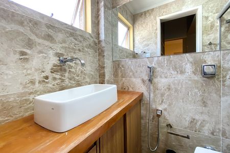 Apartamento à venda com 280m², 4 quartos e 3 vagas Apartamento à venda com 280m², 4 quartos e 3 vagasBanheiro da Suíte