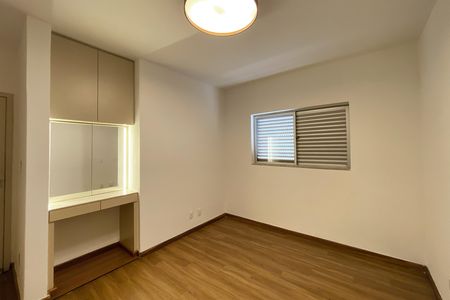 Apartamento à venda com 280m², 4 quartos e 3 vagas Apartamento à venda com 280m², 4 quartos e 3 vagasSuite 1