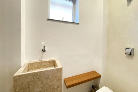 Apartamento à venda com 280m², 4 quartos e 3 vagas Apartamento à venda com 280m², 4 quartos e 3 vagasLavabo