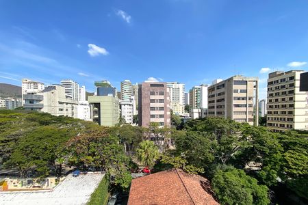 Apartamento à venda com 280m², 4 quartos e 3 vagas Apartamento à venda com 280m², 4 quartos e 3 vagasVista Quarto 3