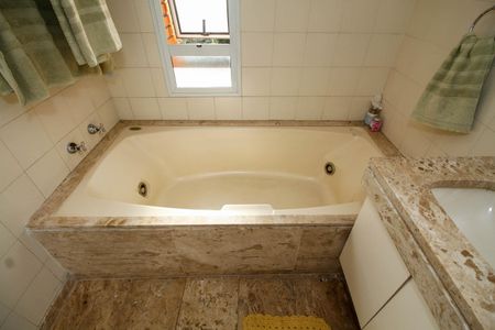 Apartamento à venda com 67m², 1 quarto e 1 vaga Apartamento à venda com 67m², 1 quarto e 1 vagaBanheiro da Suíte
