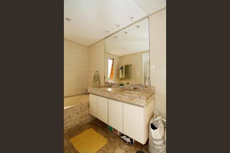 Apartamento à venda com 67m², 1 quarto e 1 vaga Apartamento à venda com 67m², 1 quarto e 1 vagaBanheiro da Suíte