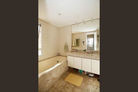 Apartamento à venda com 67m², 1 quarto e 1 vaga Apartamento à venda com 67m², 1 quarto e 1 vagaBanheiro da Suíte