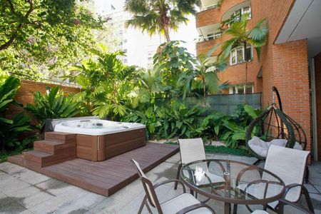 Apartamento à venda com 67m², 1 quarto e 1 vaga Apartamento à venda com 67m², 1 quarto e 1 vagaÁrea Comum - Piscina e Hidromassagem