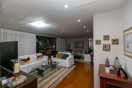 SALA TRÊS AMBIENTES de apartamento à venda com 4 quartos, 252m² em Cambuí, Campinas