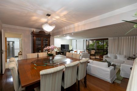 SALA TRÊS AMBIENTES de apartamento à venda com 4 quartos, 252m² em Cambuí, Campinas