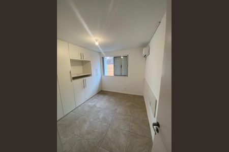 Quarto de casa de condomínio para alugar com 3 quartos, 75m² em Jardim Itu, Porto Alegre