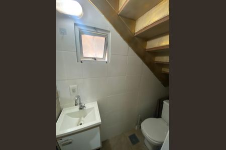 Banheiro  de casa de condomínio para alugar com 3 quartos, 75m² em Jardim Itu, Porto Alegre