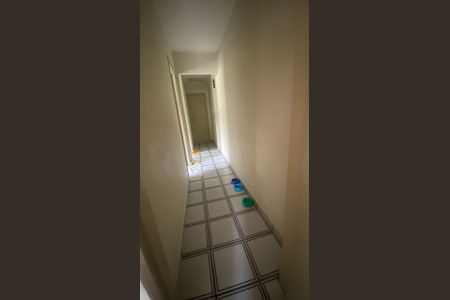 CORREDOR INTERNO de casa à venda com 3 quartos, 136m² em Cidade das Flores, Osasco