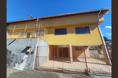Casa para alugar com 200m², 4 quartos e 3 vagas Casa para alugar com 200m², 4 quartos e 3 vagasPortão de entrada da casa