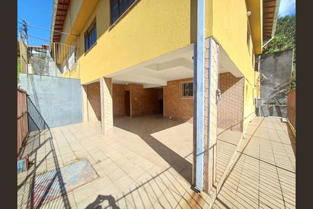 Casa para alugar com 200m², 4 quartos e 3 vagas Casa para alugar com 200m², 4 quartos e 3 vagasVaranda