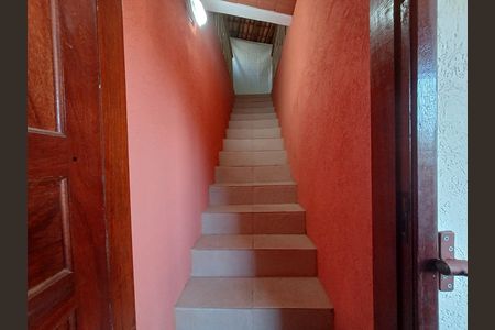 Casa para alugar com 200m², 4 quartos e 3 vagas Casa para alugar com 200m², 4 quartos e 3 vagasEscada de acesso ao soton
