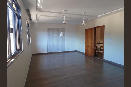 Casa para alugar com 200m², 4 quartos e 3 vagas Casa para alugar com 200m², 4 quartos e 3 vagasSala
